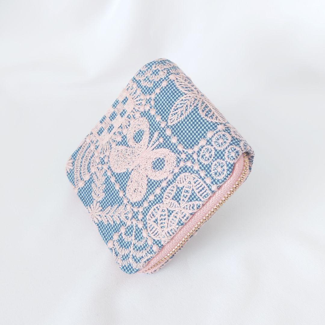 【現品】forest tile タッセル付き二つ折り財布 ミナペルホネン