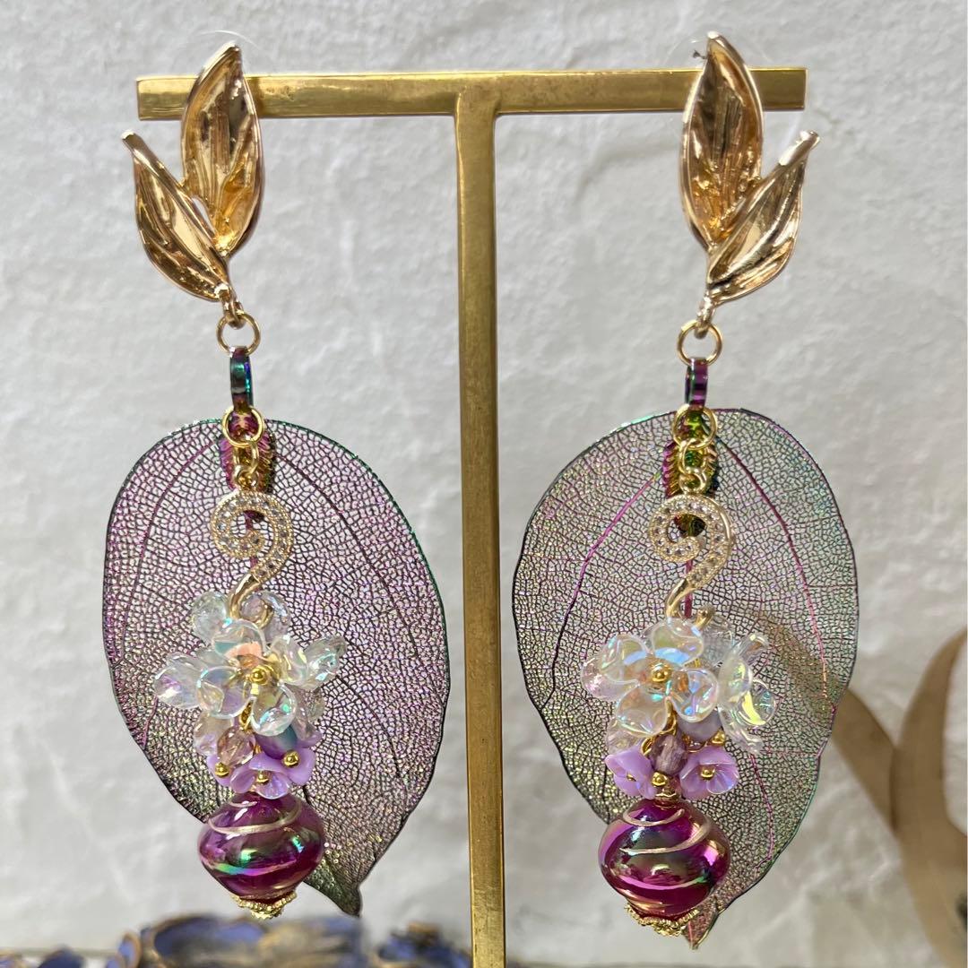 42 ピンク・グリーン・イエロー等々に輝く本物のリーフを使用したアクセサリー✨