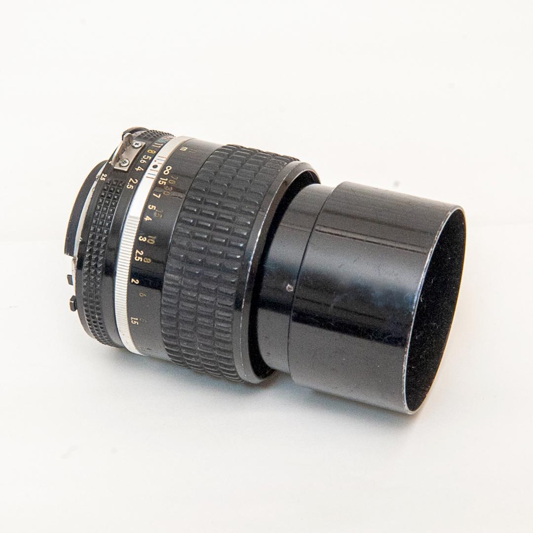 Nikkor 105mm f/2.5 単焦点レンズ