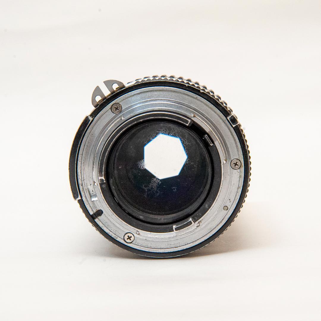 Nikkor 105mm f/2.5 単焦点レンズ