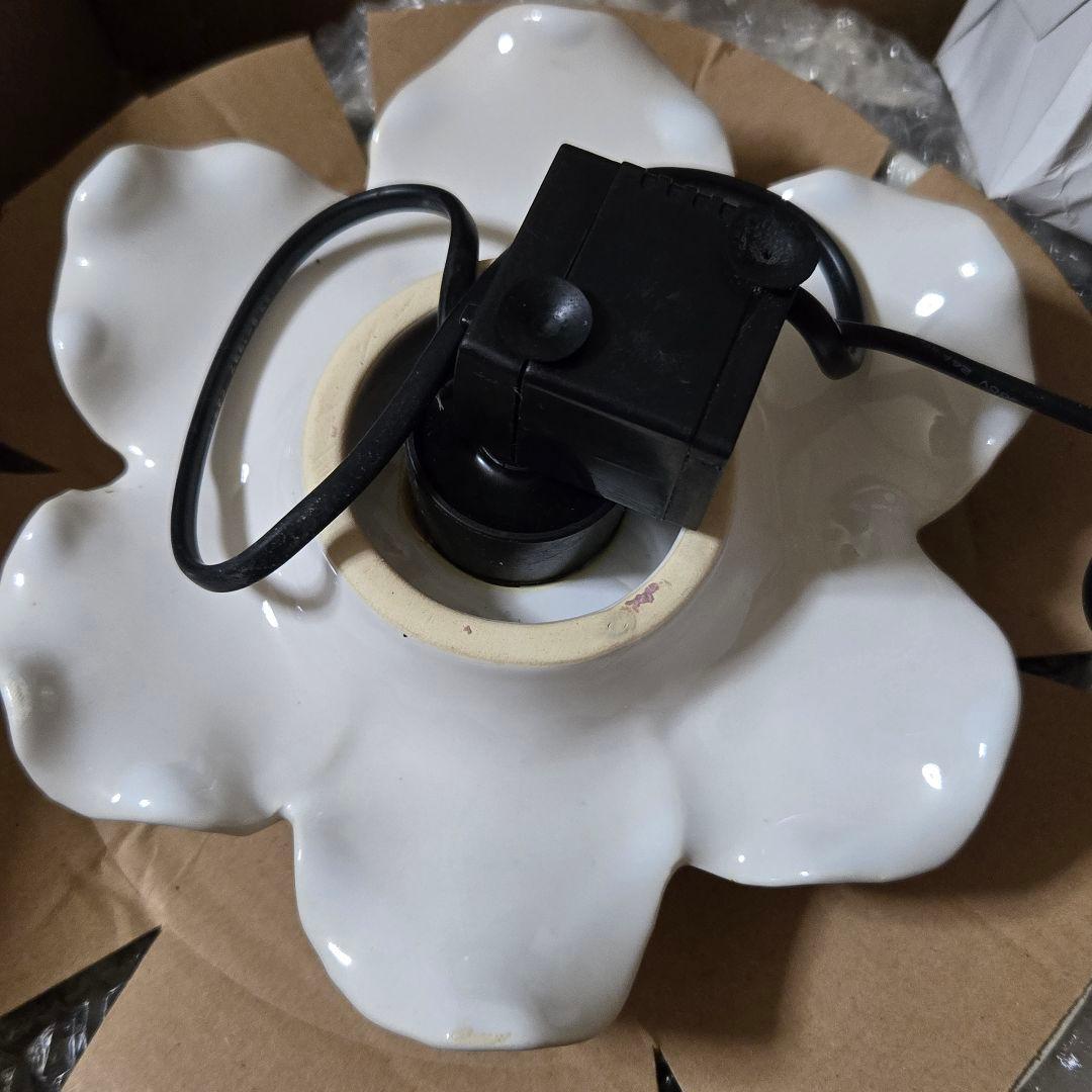 卓上　噴水　ライト　薔薇　ローズ　陶器　インテリア　オブジェ　陶器　磁器