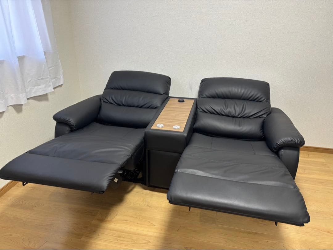 ニトリ　2人掛け電動リクライニングソファ本革　黒
