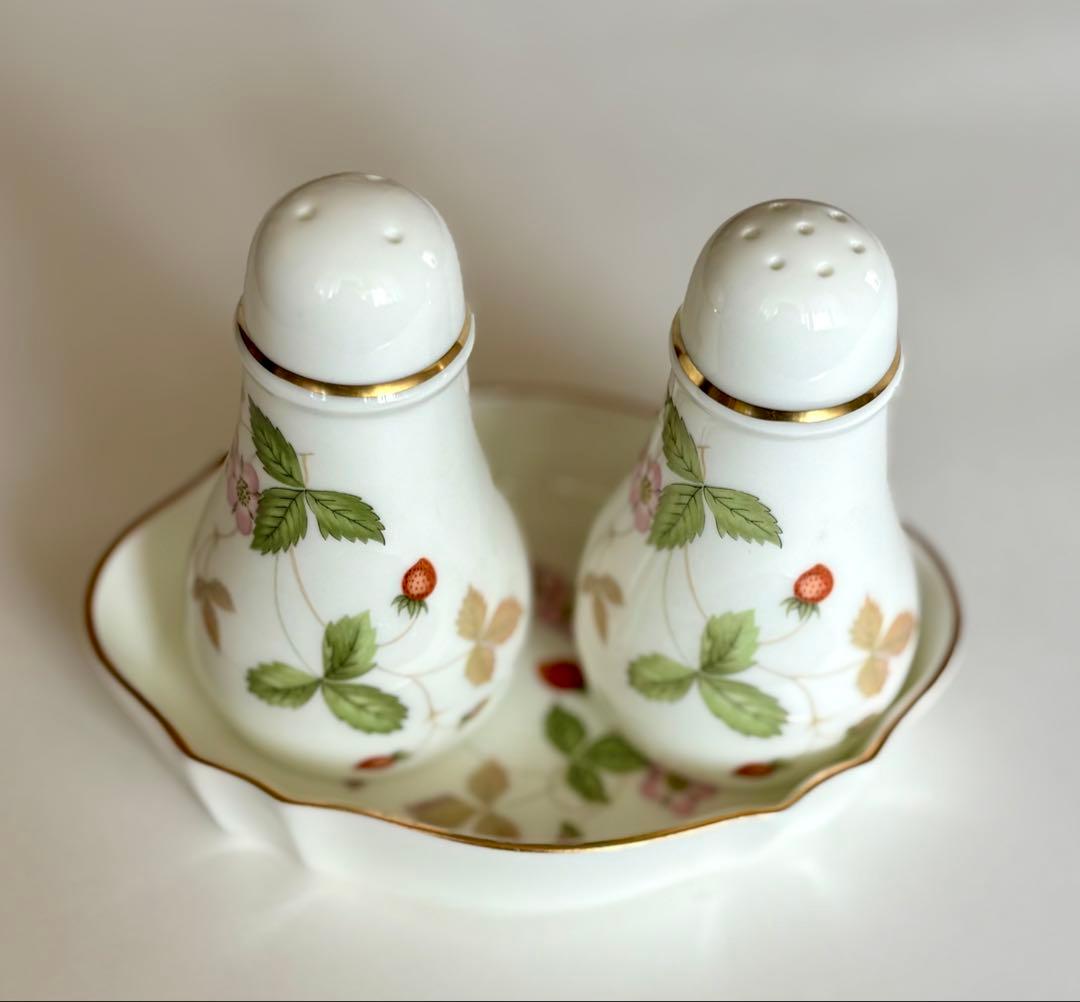 ウェッジウッド　ワイルドストロベリー　ソルト＆ペッパー　トレイ付き