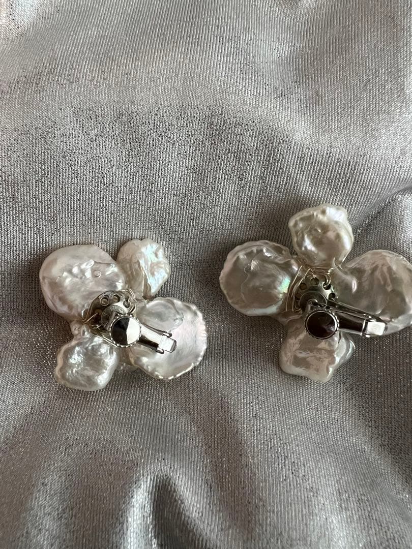 イヤリングお花大振り♡