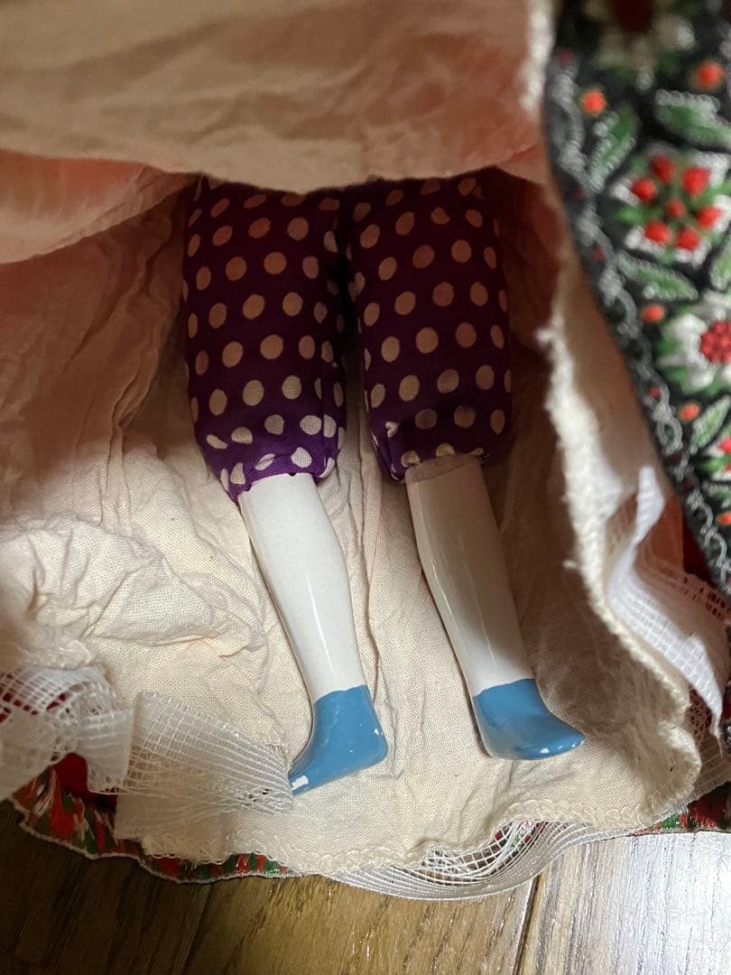 ロシア民族衣装　人形　ラタン椅子付き　アンティーク人形