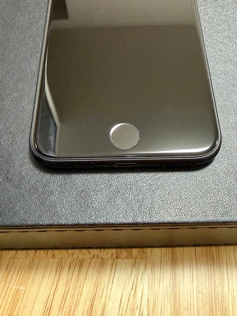 美品　iPhone SE 第二世代　④