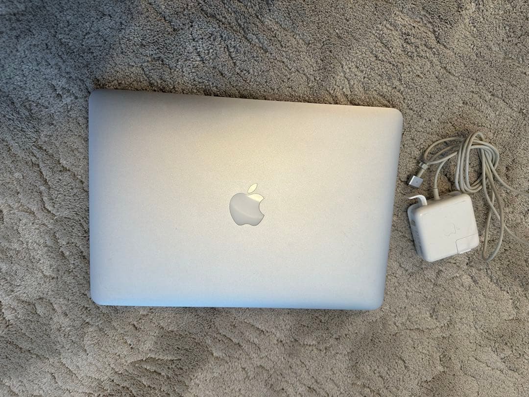 MacBook Air 13インチ 2013モデル 充電器付き 初期化済み