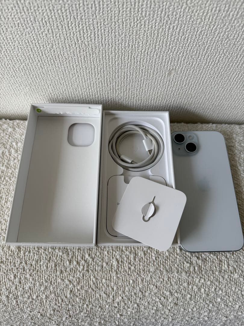 iPhone 15 本体　ブルー 256GB SIMフリー　ケーブル付き