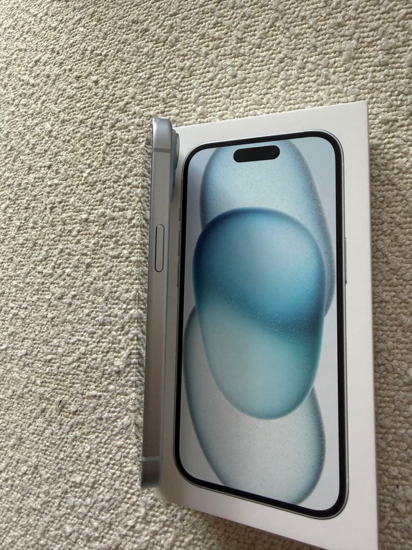 iPhone 15 本体　ブルー 256GB SIMフリー　ケーブル付き
