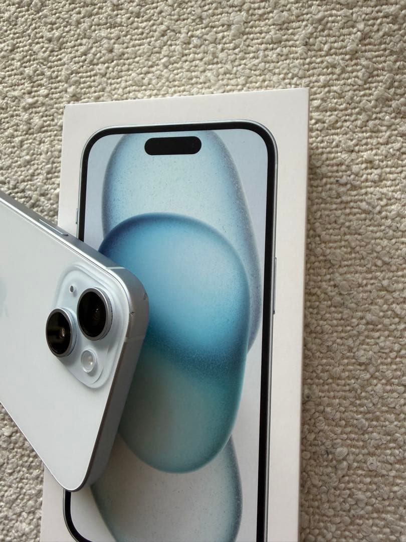 iPhone 15 本体　ブルー 256GB SIMフリー　ケーブル付き