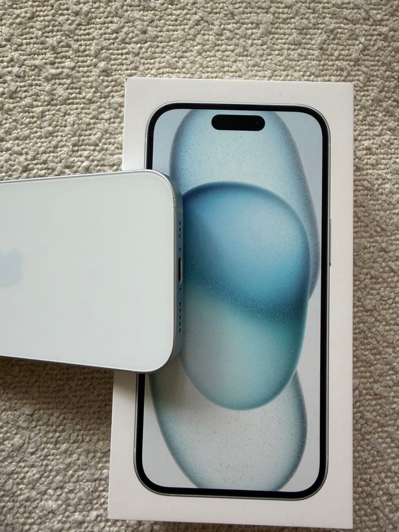 iPhone 15 本体　ブルー 256GB SIMフリー　ケーブル付き