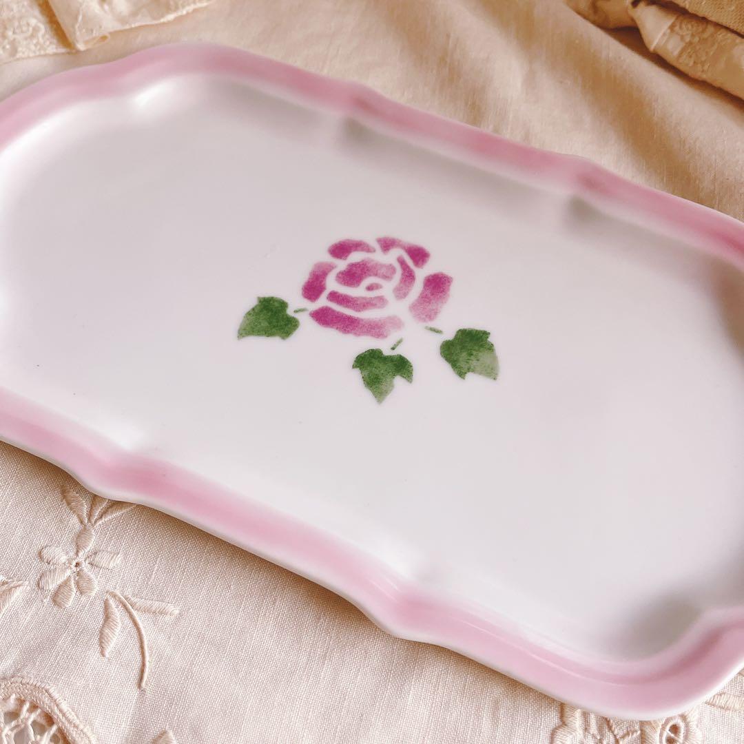 お値下げ♡マニーローズプレート陶器トレーマニーローズバスケット薔薇ニトリイケア