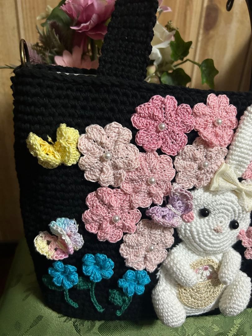 ♡手編みトートバッグ♪ お花モチーフ編みバック　うさぎモチーフコットンバック　黒