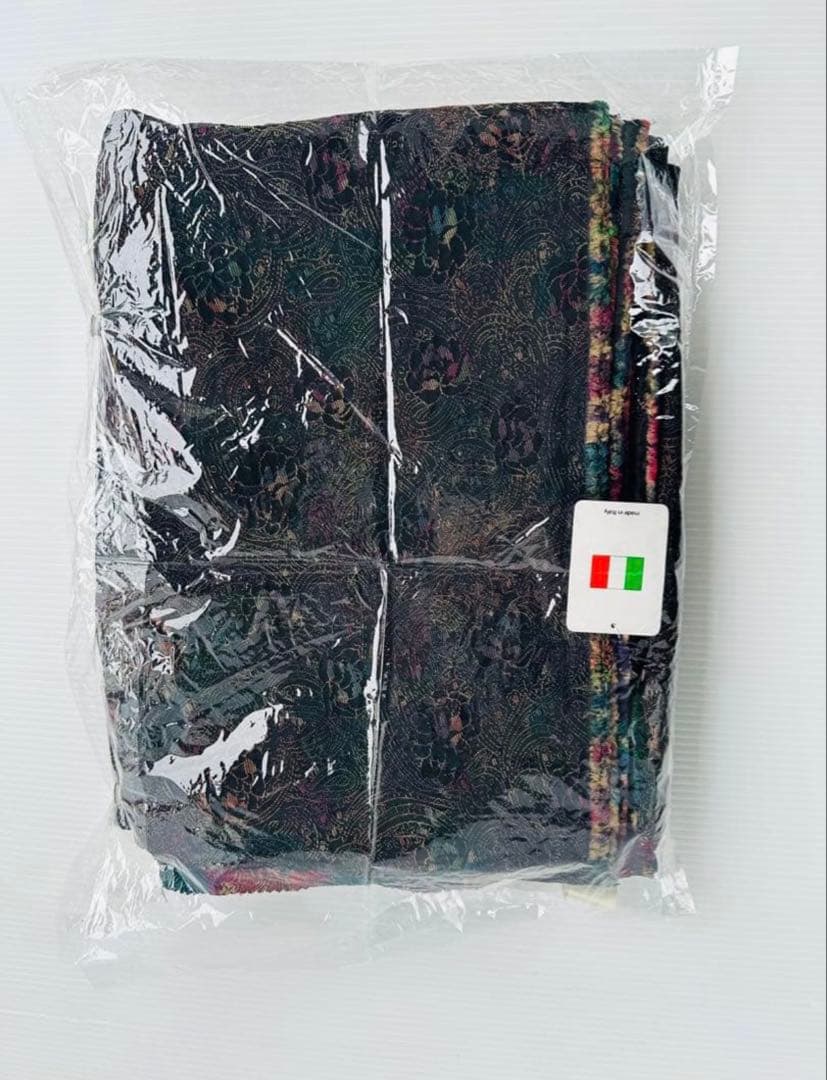 新品未使用イタリア製 花柄 生地／立体感あり・ポイント使い向き 1.2×3.3m