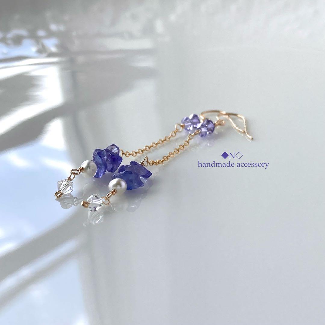 14kgf 宝石質タンザナイトチップのピアス 淡水パールとスワロフスキー