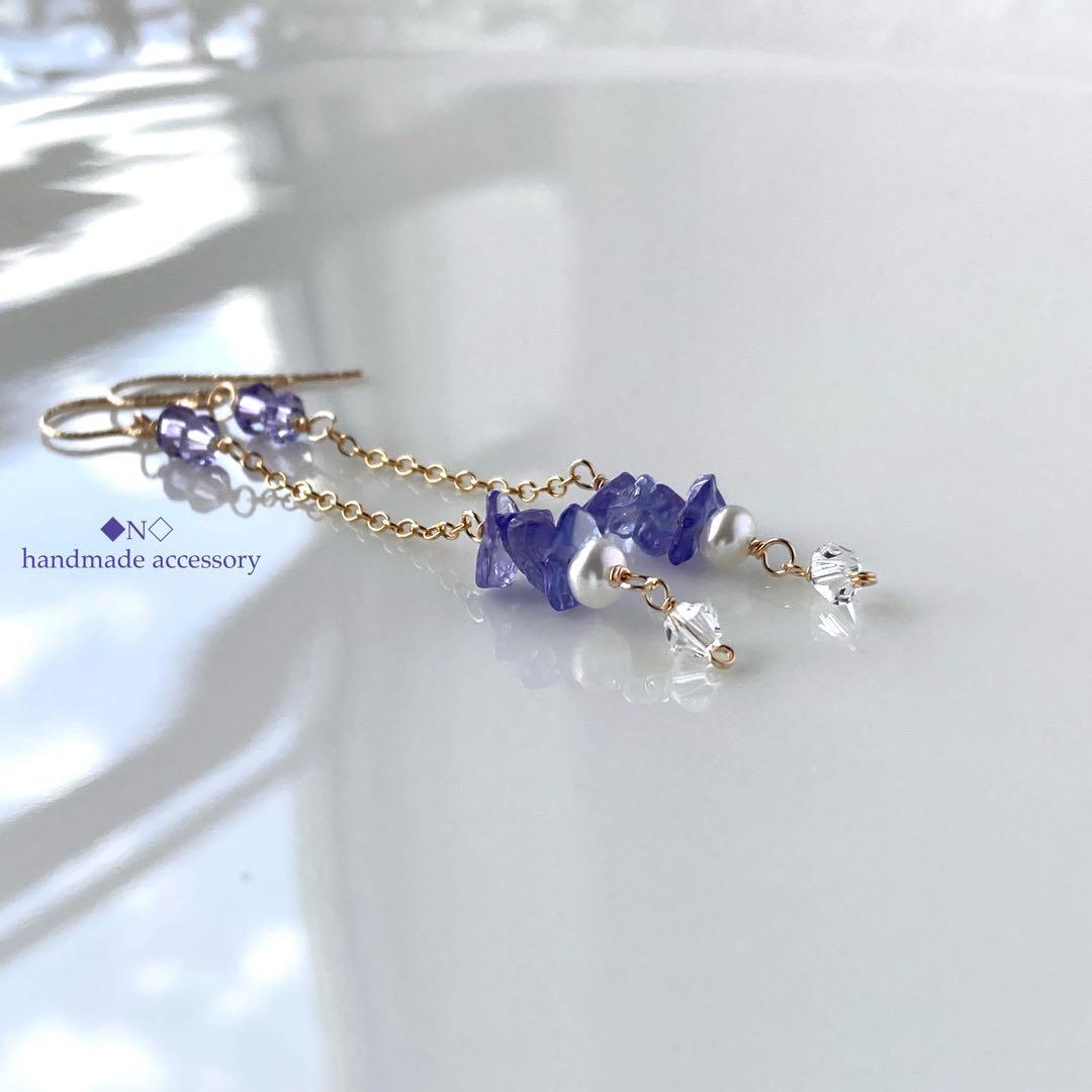 14kgf 宝石質タンザナイトチップのピアス 淡水パールとスワロフスキー