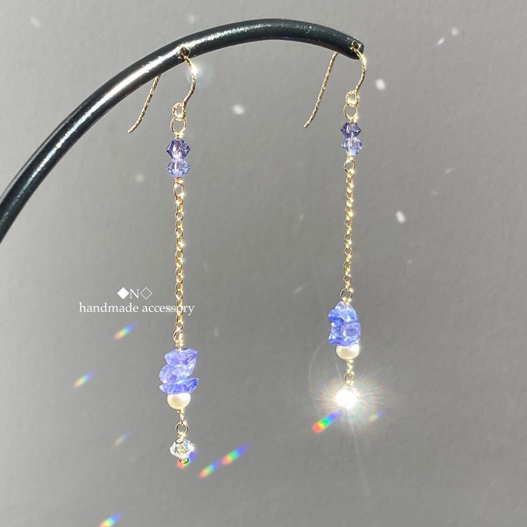 14kgf 宝石質タンザナイトチップのピアス 淡水パールとスワロフスキー