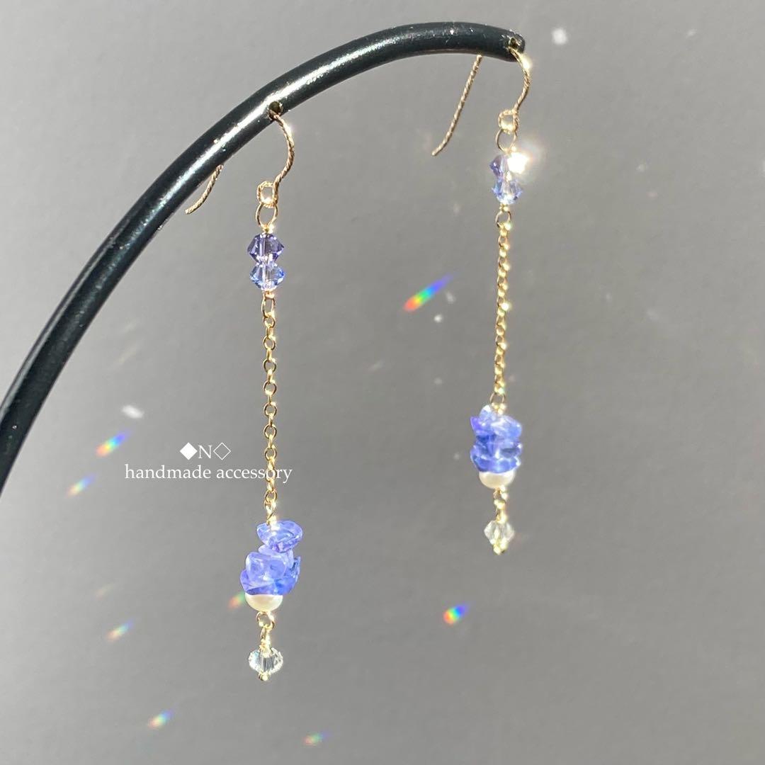 14kgf 宝石質タンザナイトチップのピアス 淡水パールとスワロフスキー