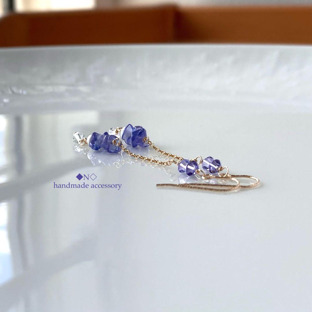 14kgf 宝石質タンザナイトチップのピアス 淡水パールとスワロフスキー