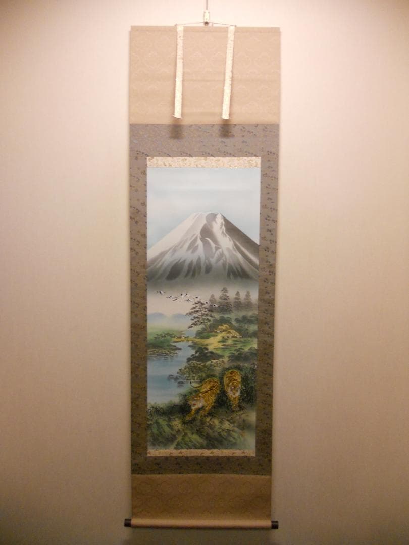 掛け軸 森契雪 『 虎山水 』 絹本 希少 軸装 茶道具 掛軸 美品 です。
