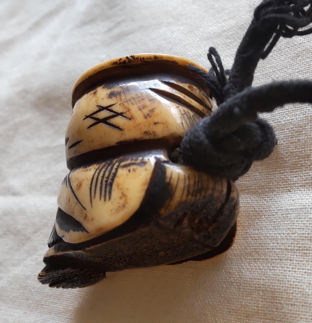 根付／netsuke／老人／翁／旅人／革袋／巾着付き