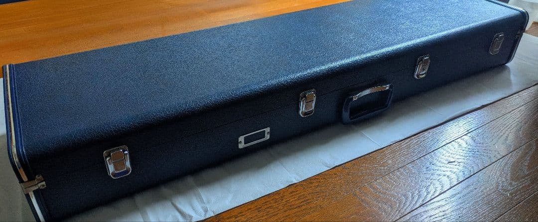 【高級】 津軽三味線 太棹 紅木 白系糸巻き　犬皮 べっ甲バチ ハードケース付