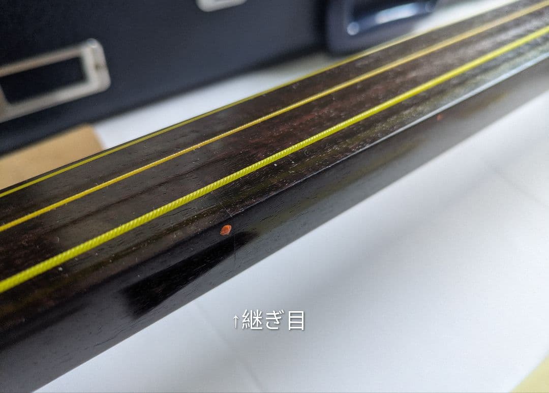 【高級】 津軽三味線 太棹 紅木 白系糸巻き　犬皮 べっ甲バチ ハードケース付