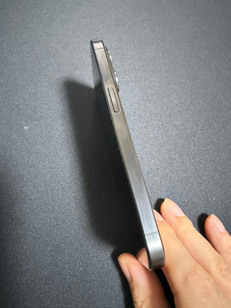 iphone 15pro 512GB ブラックチタニウム　美品