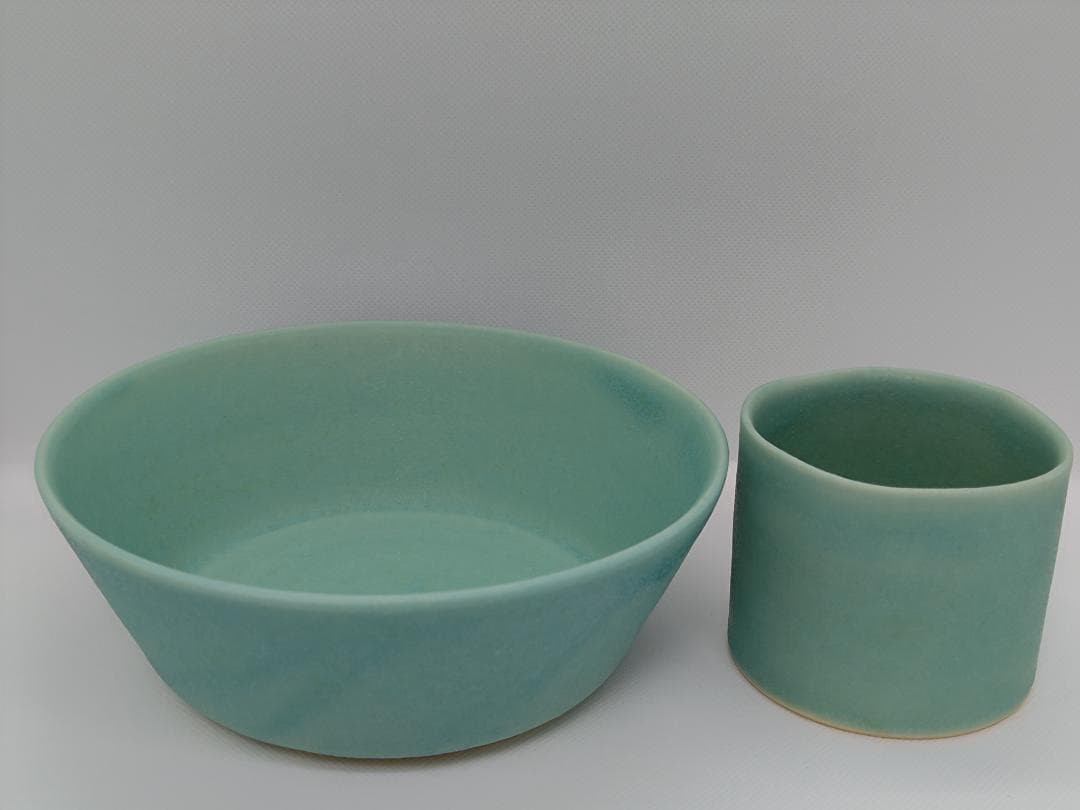 吉村和美　エメラルドグリーンのボウルとフリーカップ
