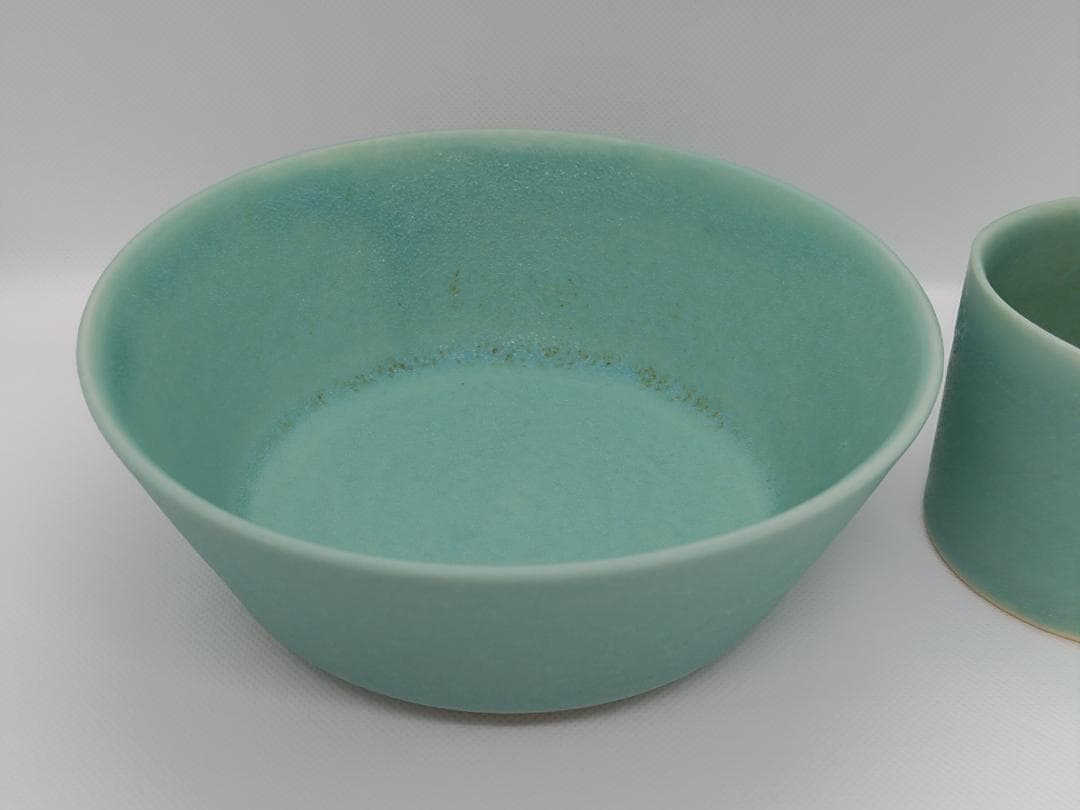 吉村和美　エメラルドグリーンのボウルとフリーカップ
