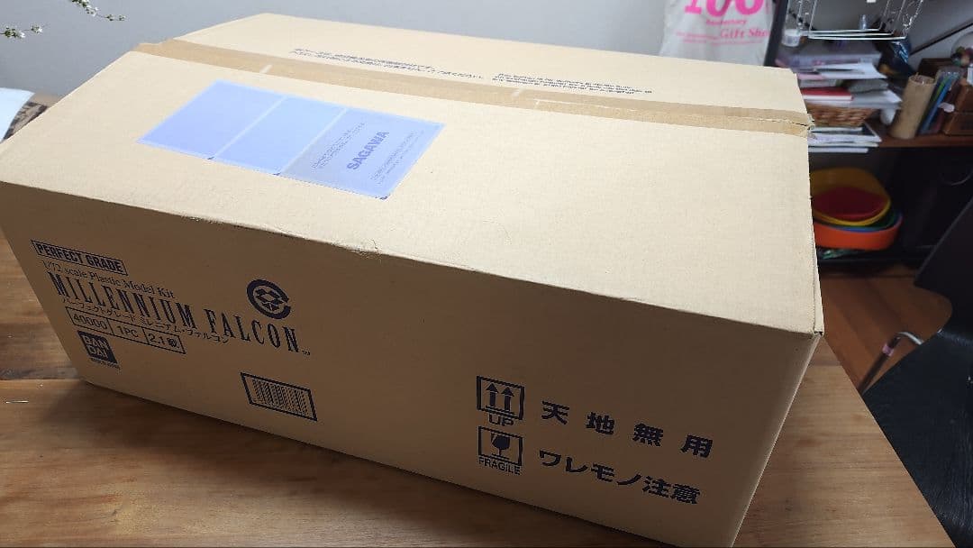 プレミアム バンダイ パーフェクトグレード ミレニアム・ファルコン　新品未開封