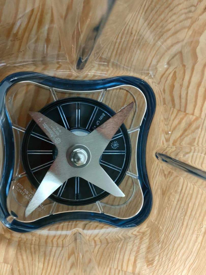 【未使用に近い】バイタミックス　E320　レッド　1593