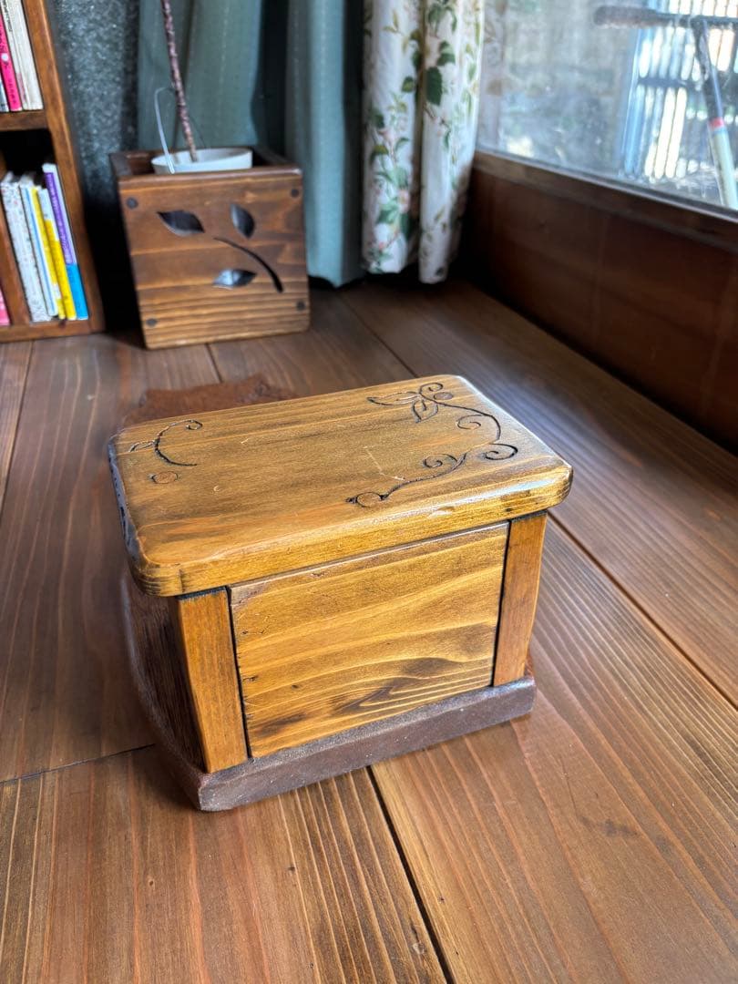 猫型木製　手作り　置物　CDや本入れ