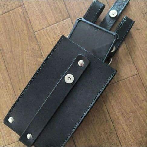 レザー スマートフォンホルダーブラック