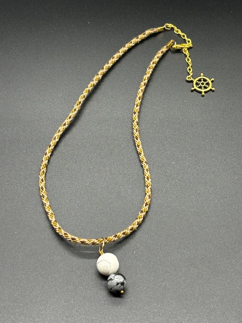 ホワイトブラックストーンのネックレスとイヤリングセット