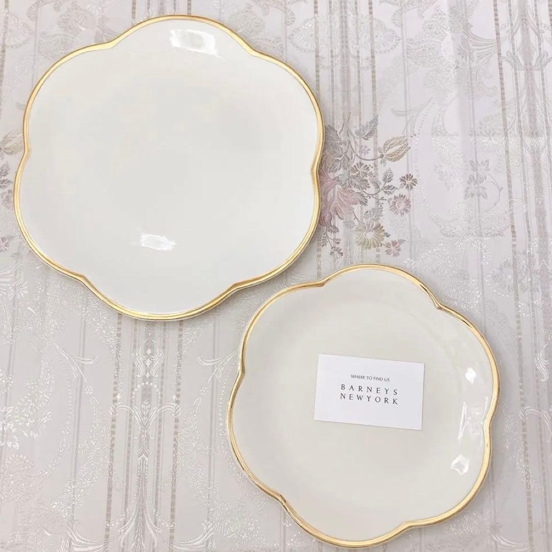 【未使用】バーニーズニューヨーク 花型プレート2枚セット フラワー イタリア製