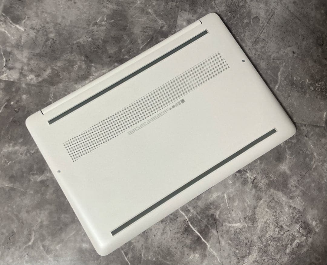 美品 HP corei5 第10世代 メモリ16GB 新品m.2SSD256GB