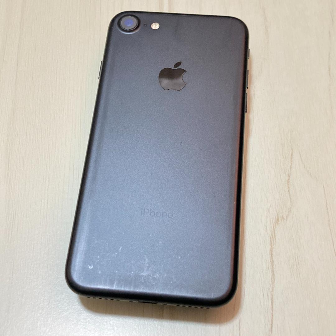 動作品 iPhone 7 ブラック 32GB SIMフリー 充電85％