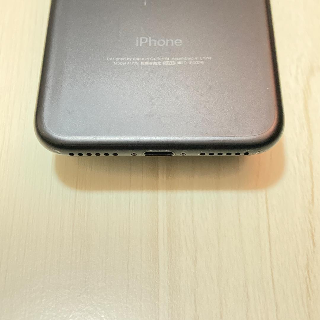 動作品 iPhone 7 ブラック 32GB SIMフリー 充電85％