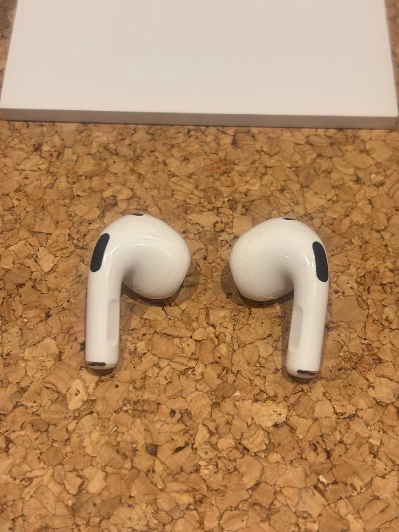 AirPods 第三世代 ワイヤレスイヤホン 本体　ワイヤレス充電ケース