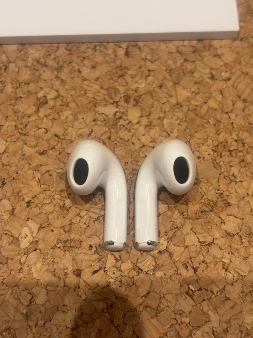 AirPods 第三世代 ワイヤレスイヤホン 本体　ワイヤレス充電ケース