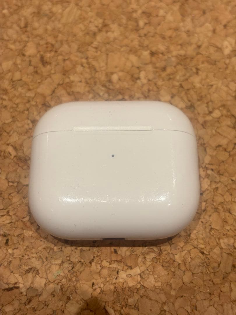 AirPods 第三世代 ワイヤレスイヤホン 本体　ワイヤレス充電ケース