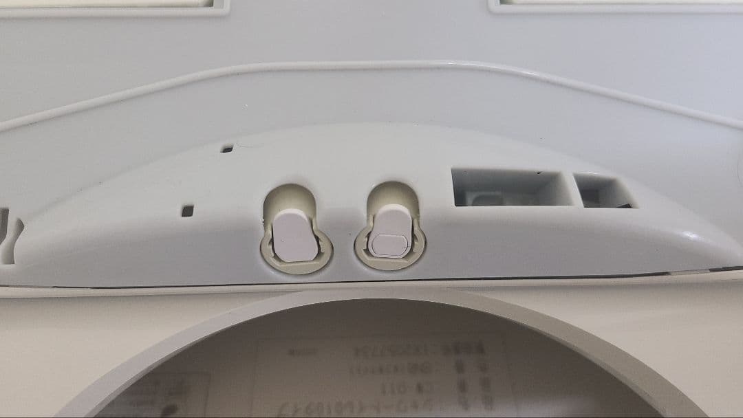 美品 年製リクシルシャワートイレD10タイプ CW-D11 オフホワイト(01)