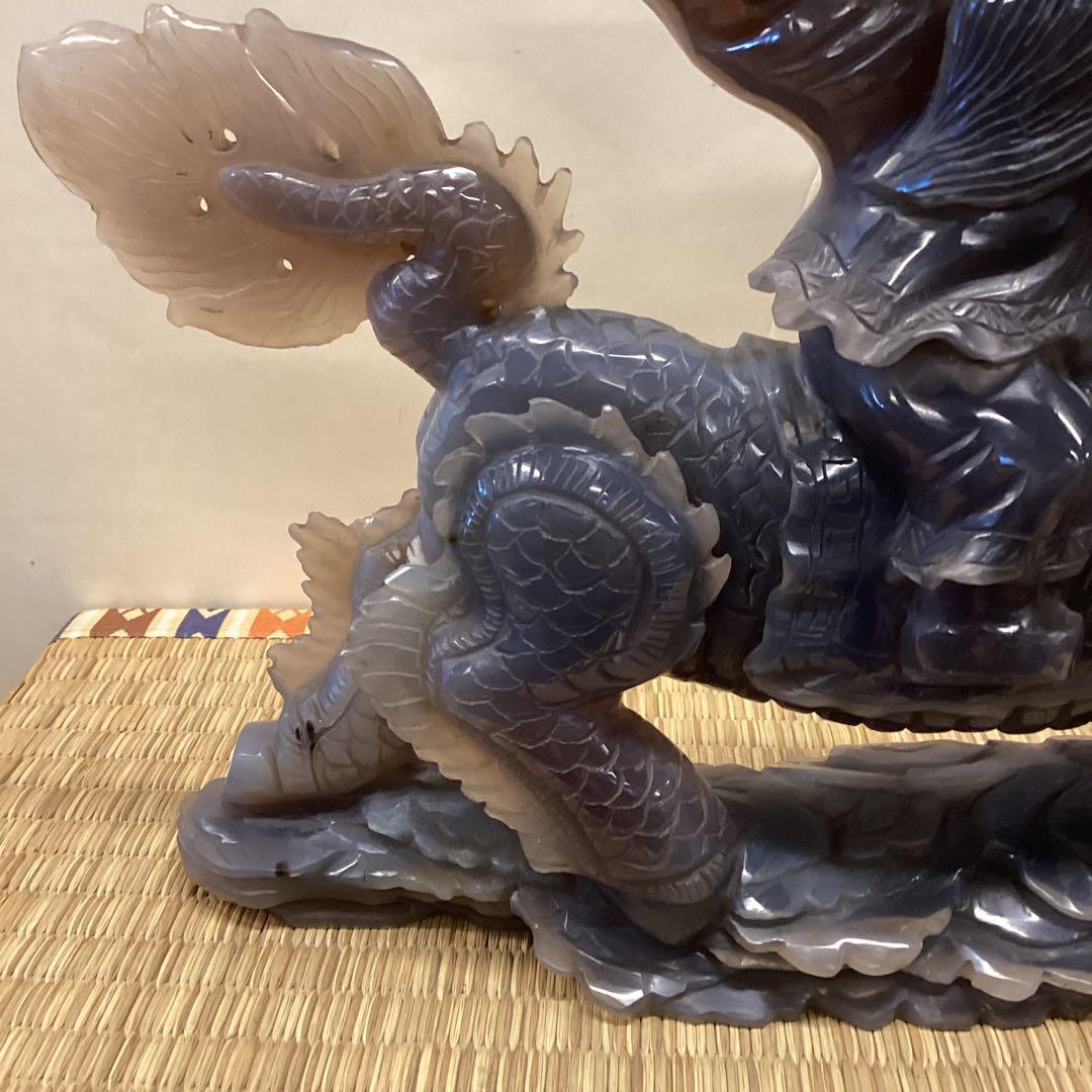翡翠製 獅子と子供の彫刻 約30cm