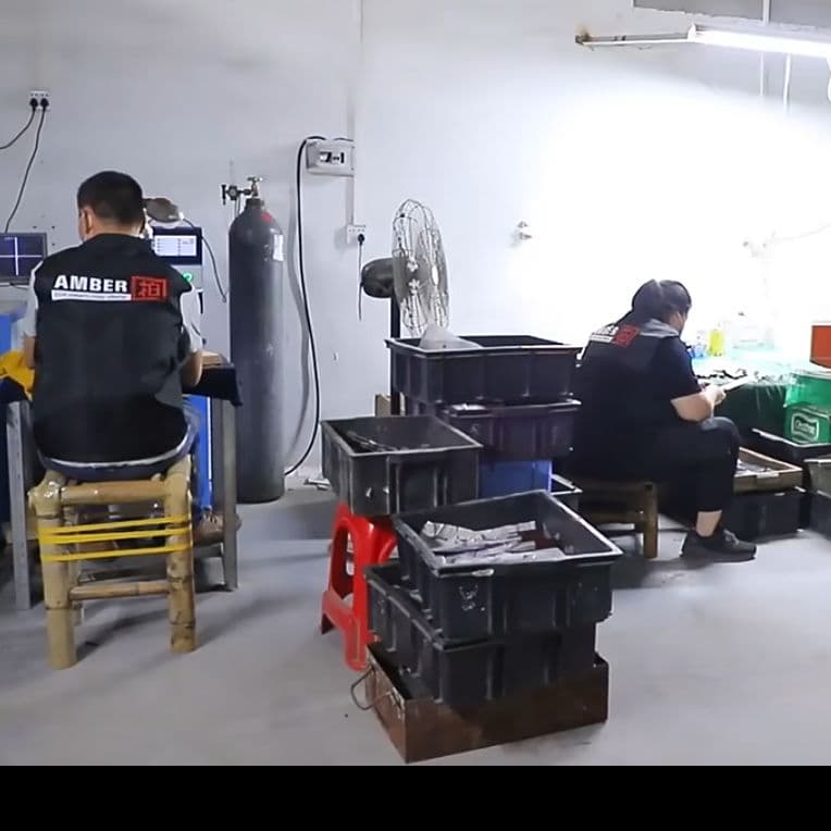 《新作》　V金10号　ダマスカス包丁　ハニカム模様　ブラック柄　剣型　牛刀　三徳