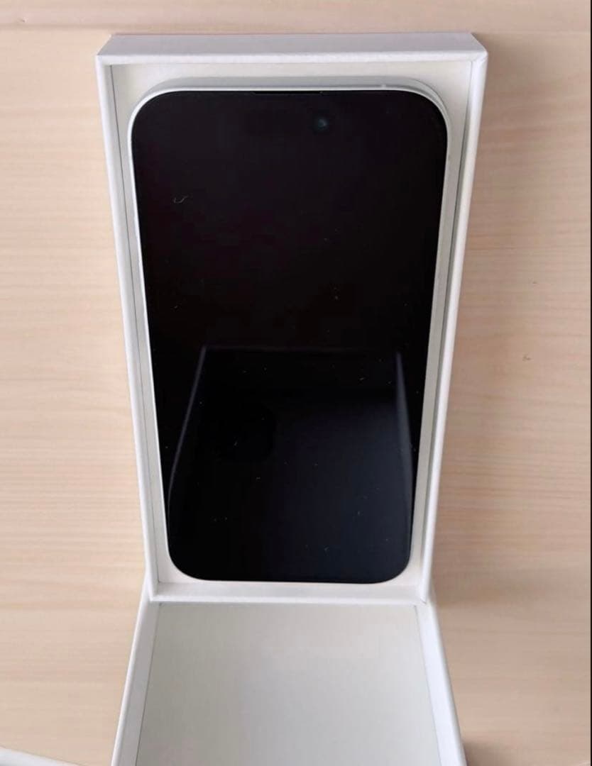 【美品】iPhone16 本体 512GB 未使用フィルム付き