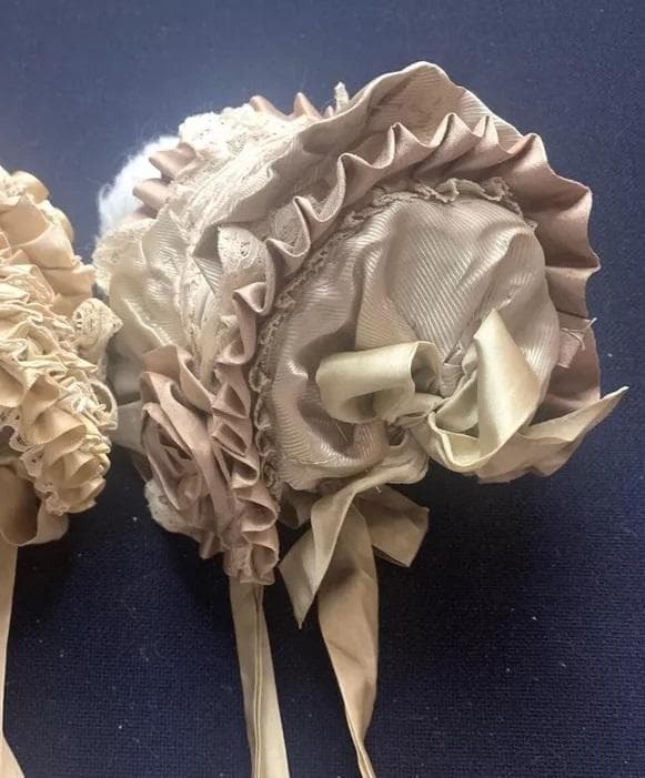 ガブリエラのボンネット ベージュ 帽子 シルク素材 頭周33～36㎝ 大薔薇