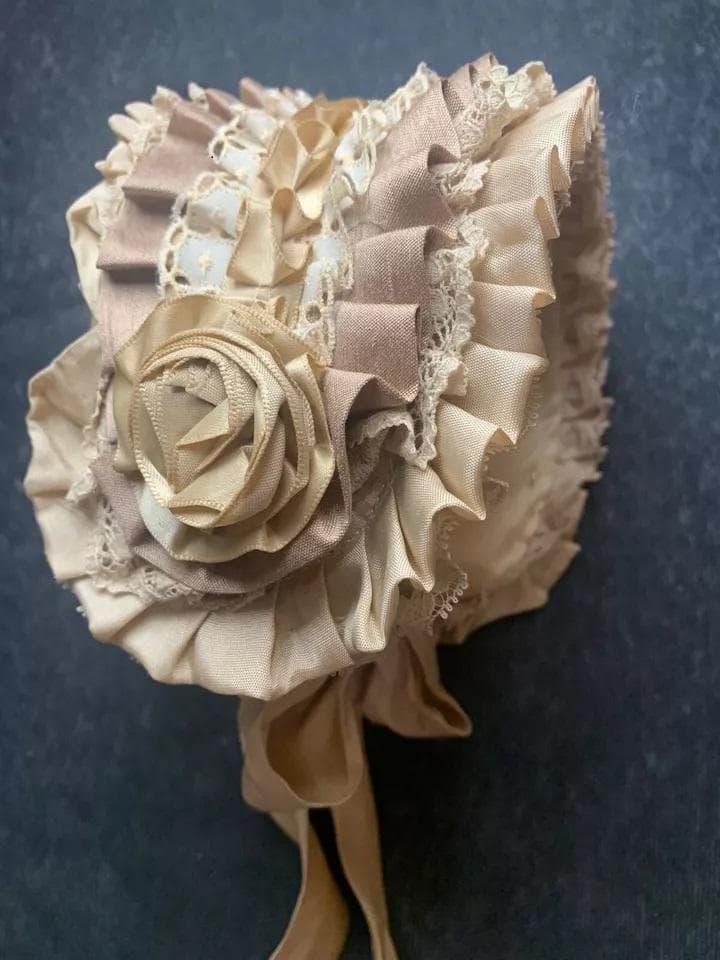 ガブリエラのボンネット ベージュ 帽子 シルク素材 頭周33～36㎝ 大薔薇