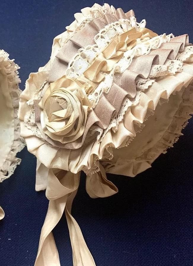 ガブリエラのボンネット ベージュ 帽子 シルク素材 頭周33～36㎝ 大薔薇