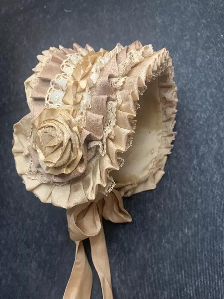 ガブリエラのボンネット ベージュ 帽子 シルク素材 頭周33～36㎝ 大薔薇